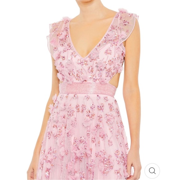 Beautiful in pink maxi dress with shiny beads. - Picture 8 of 9